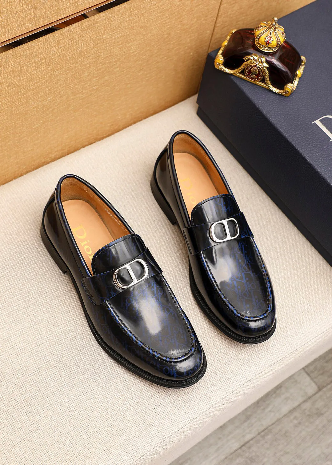 Men's shoes 💰480 💐 Product trademark: Dior "Dior" casual leather shoes Regular size: 39-44 (38.45.46🉑️Customized) Product materials: Selected Italian imported first-layer open-edge beaded cowhide leather upper + classic hardware buckle, imported water-dyed 🐂 cowhide lining. Strong three-dimensional visual effect, original outsole Color: 3⃣️colors available